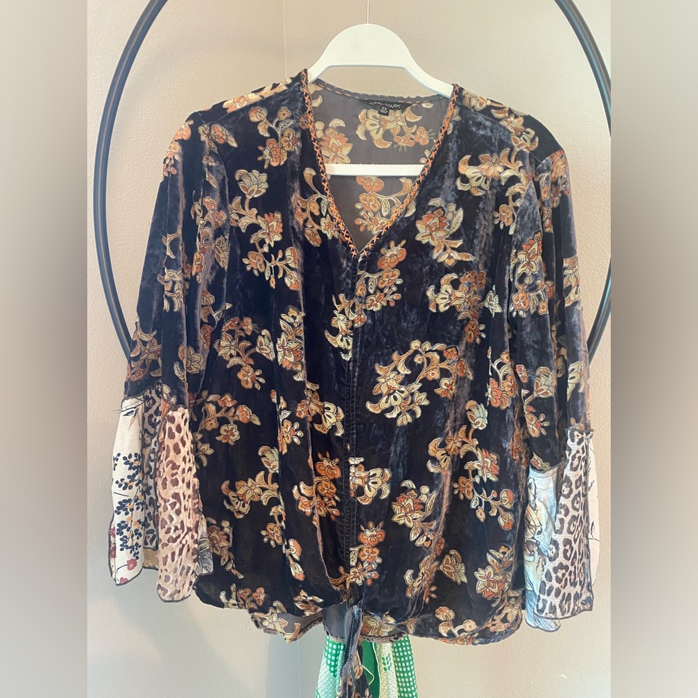 John Mark Mix Velvet Tie Waist Top XS Browns•Tan Bell Sleeves!